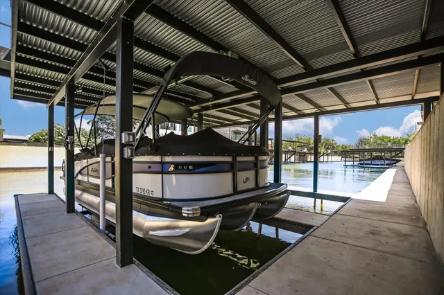 $2,700,000 | 420 Lake Street, Kingsland, TX 78639