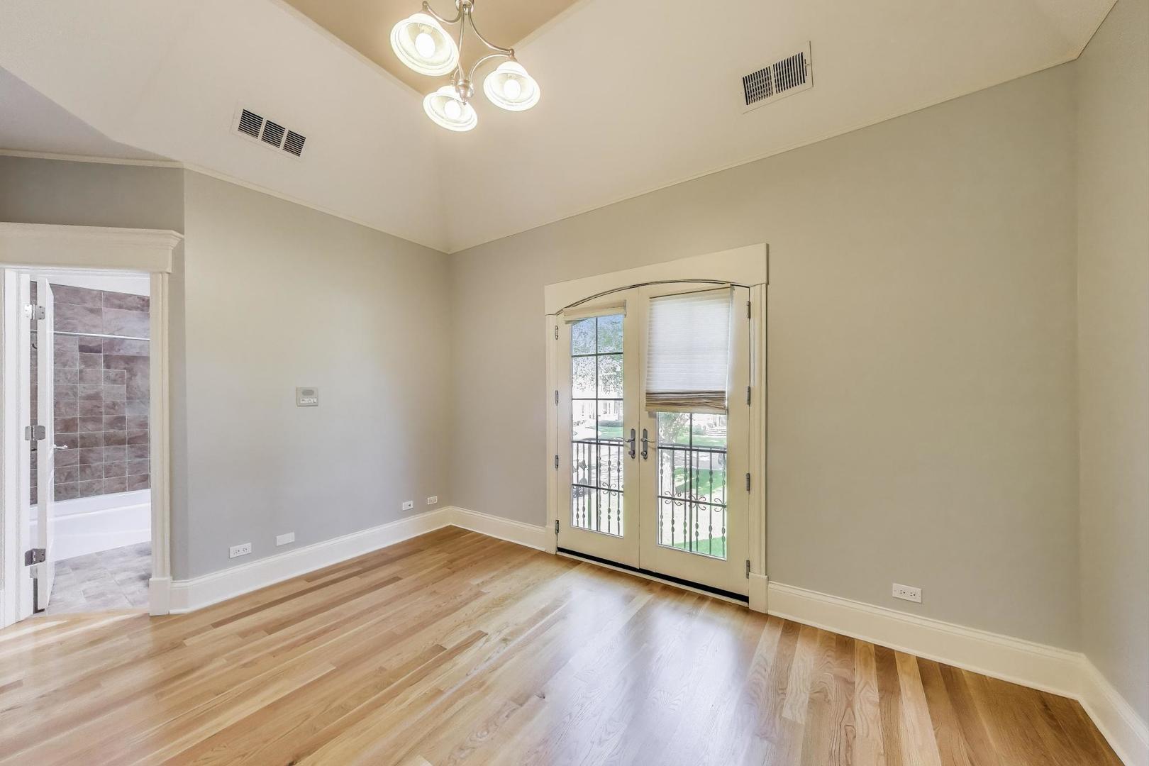 621 North County Line Road Hinsdale, IL 60521 - Photo 33 of 59 an empty room with wooden floor and windows