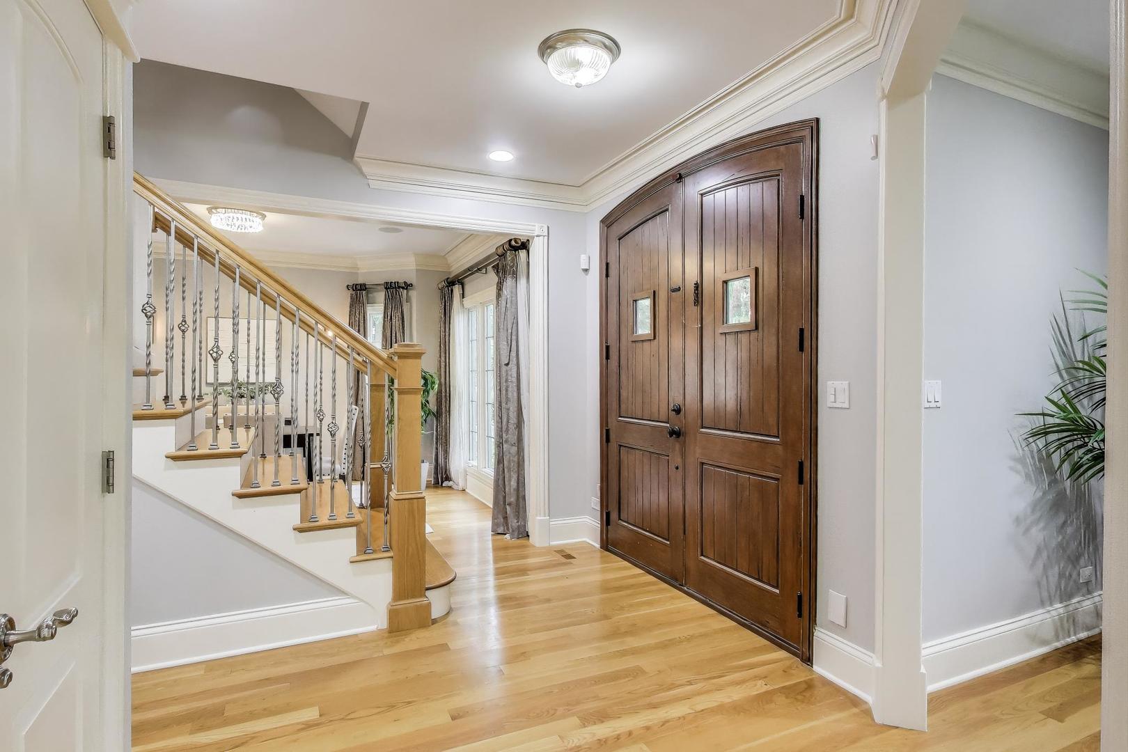 621 North County Line Road Hinsdale, IL 60521 - Photo 5 of 59