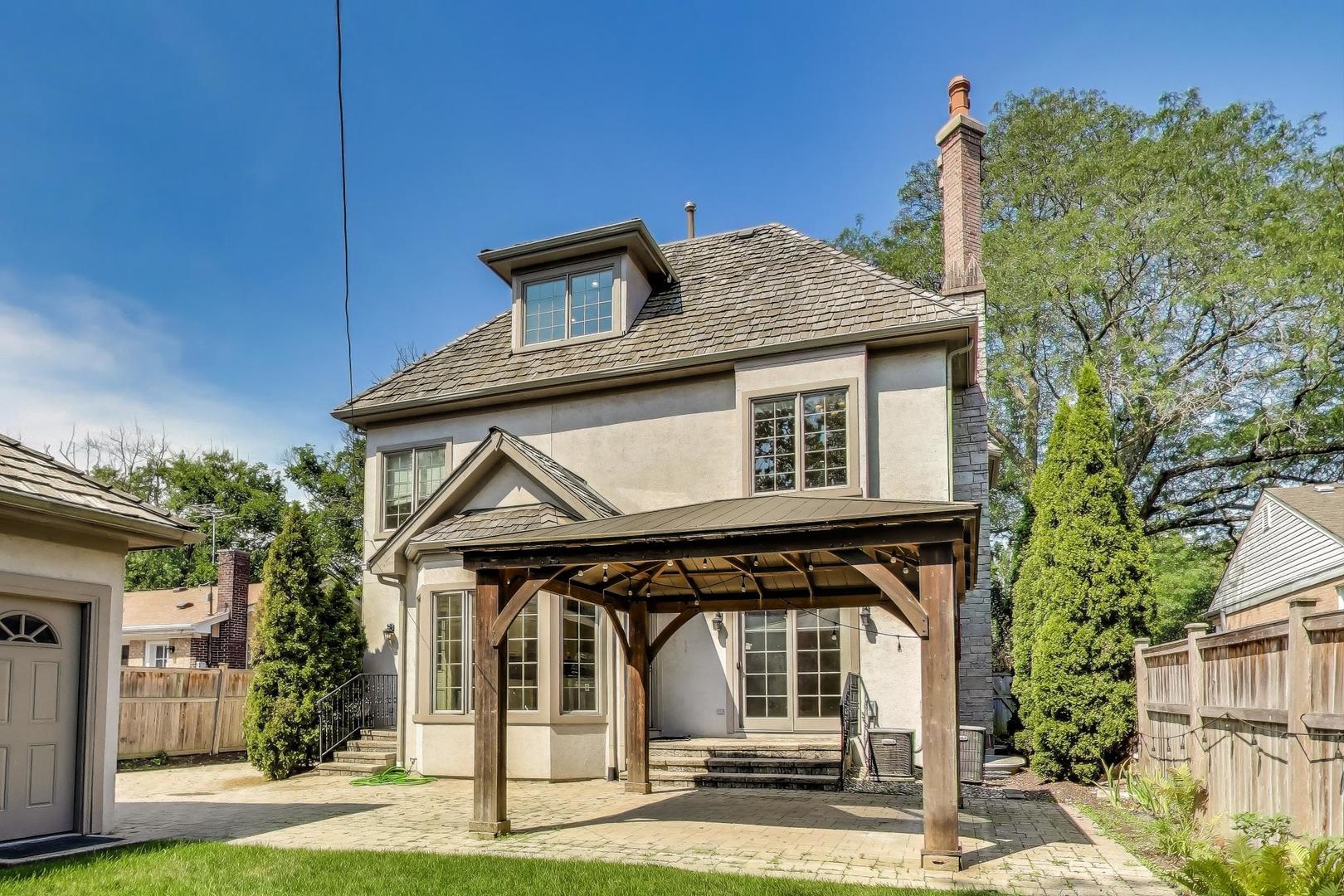 621 North County Line Road Hinsdale, IL 60521 - Photo 55 of 59 a front view of a house with garden