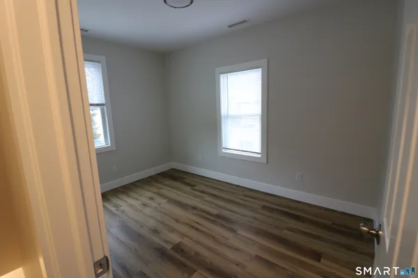 $2,600 | 6 Mary Street, Shelton, CT 06484