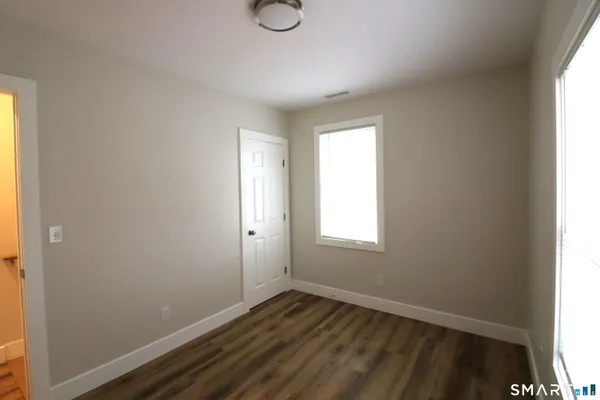 $2,600 | 6 Mary Street, Shelton, CT 06484