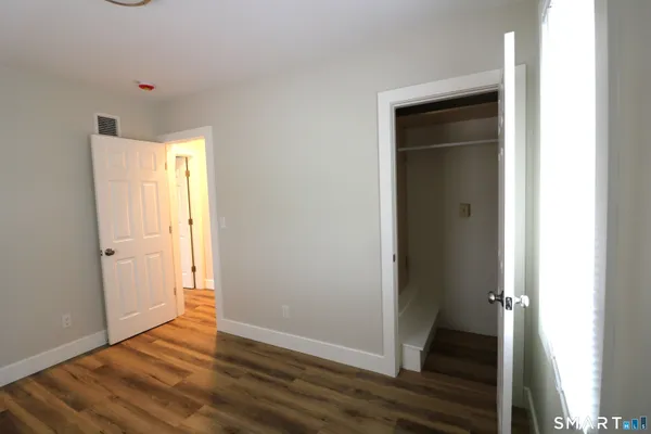 $2,600 | 6 Mary Street, Shelton, CT 06484