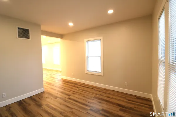 $2,600 | 6 Mary Street, Shelton, CT 06484