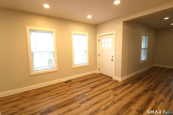 $2,600 | 6 Mary Street, Shelton, CT 06484