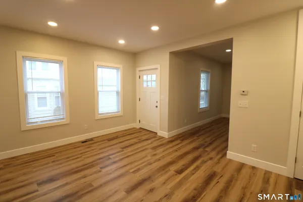 $2,600 | 6 Mary Street, Shelton, CT 06484