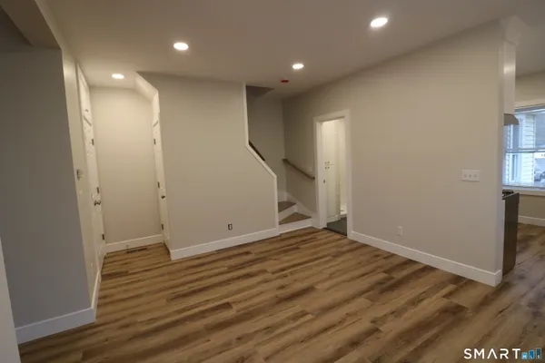 $2,600 | 6 Mary Street, Shelton, CT 06484