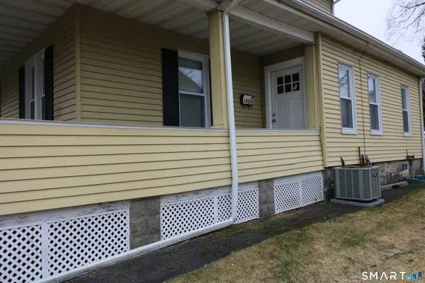 $2,600 | 6 Mary Street, Shelton, CT 06484