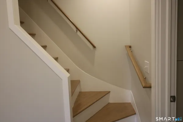 $2,600 | 6 Mary Street, Shelton, CT 06484