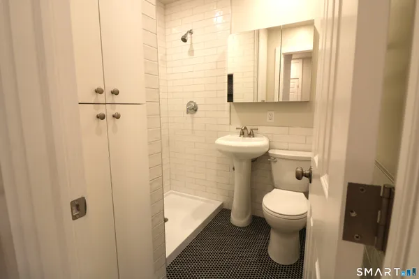 $2,600 | 6 Mary Street, Shelton, CT 06484