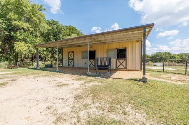 a view of a house with backyard porch and garden