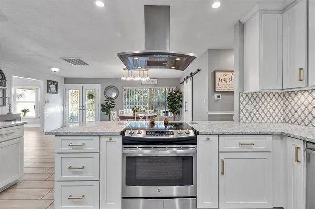 $740,000 | 7811 Pineview Drive, Odessa, FL 33556