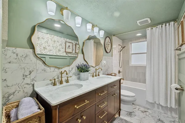 $740,000 | 7811 Pineview Drive, Odessa, FL 33556