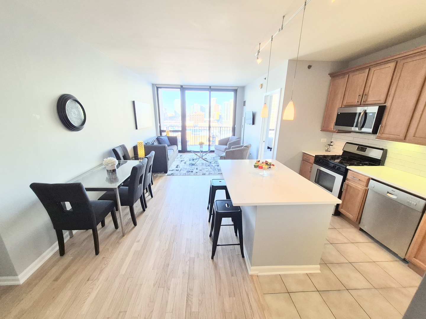 210 South Desplaines Street, Unit 707 Chicago, IL 60661 - Photo 3 of 21