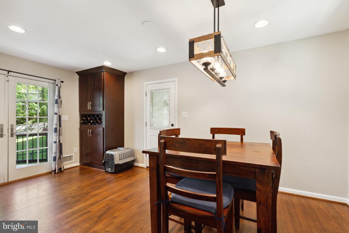 9204 Setter Place Springfield, VA 22153 - Photo 11 of 39 Eat-in kitchen