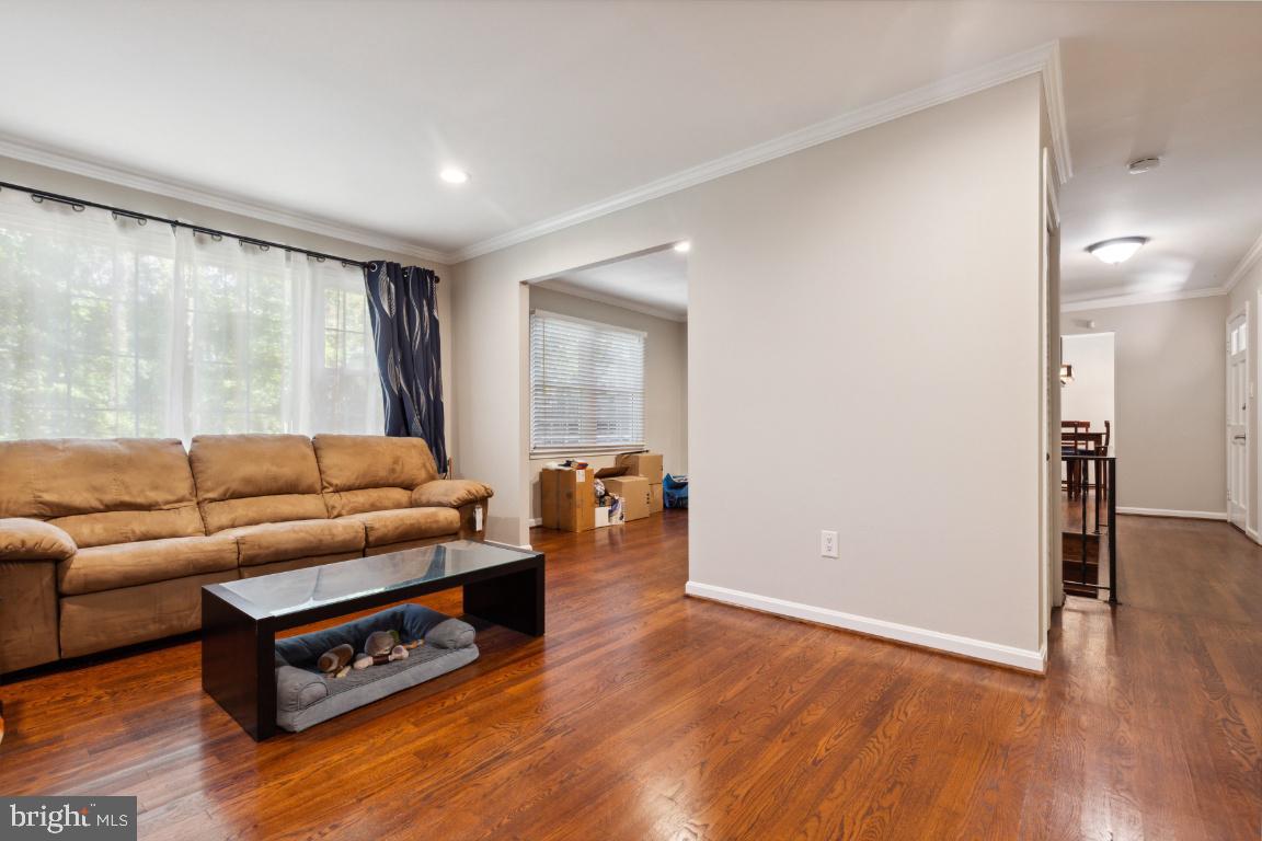 9204 Setter Place Springfield, VA 22153 - Photo 15 of 39 Living Room