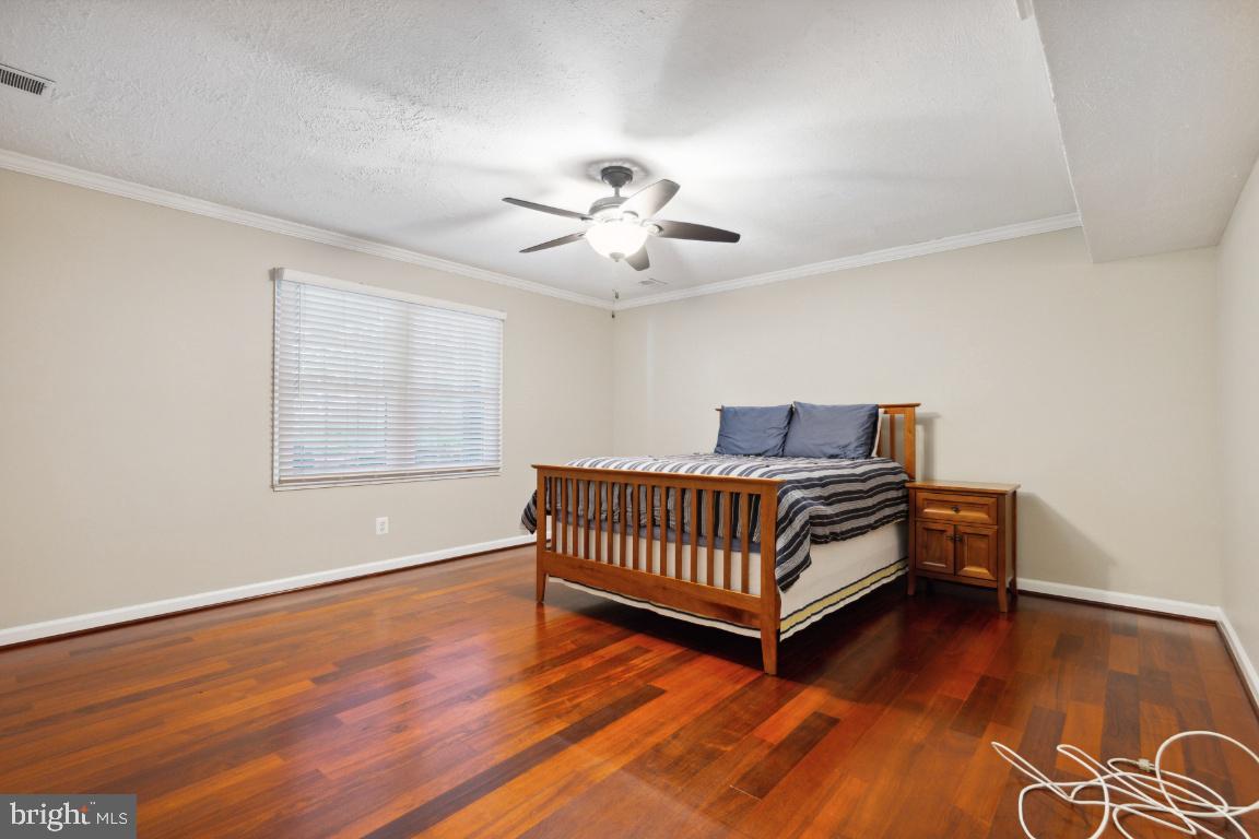 9204 Setter Place Springfield, VA 22153 - Photo 28 of 39 Lower level Fourth bedroom with attached half bath