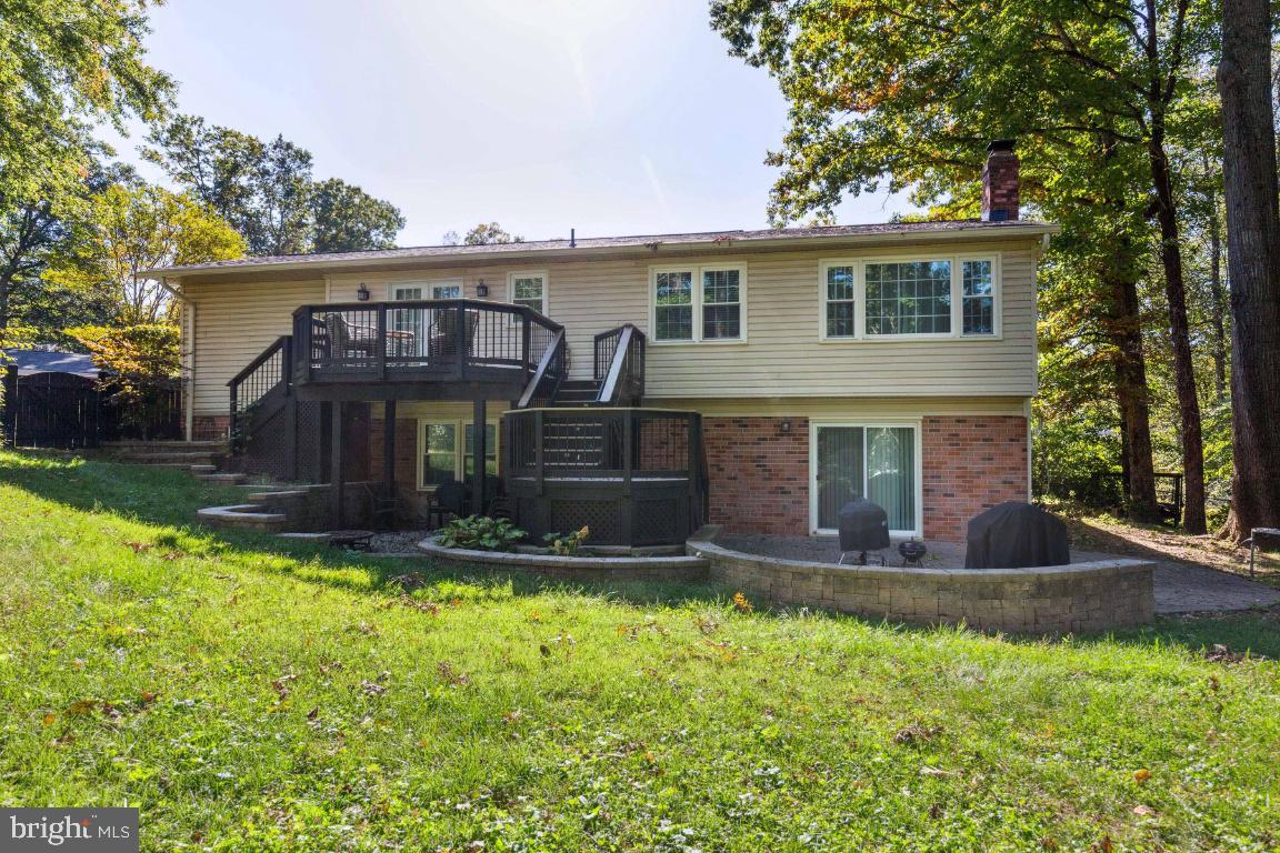 9204 Setter Place Springfield, VA 22153 - Photo 34 of 39 Large rear yard