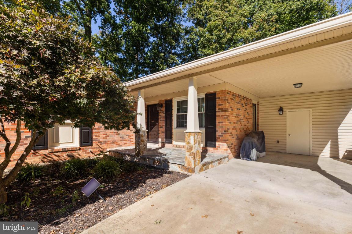 9204 Setter Place Springfield, VA 22153 - Photo 4 of 39 9204 Setter Place