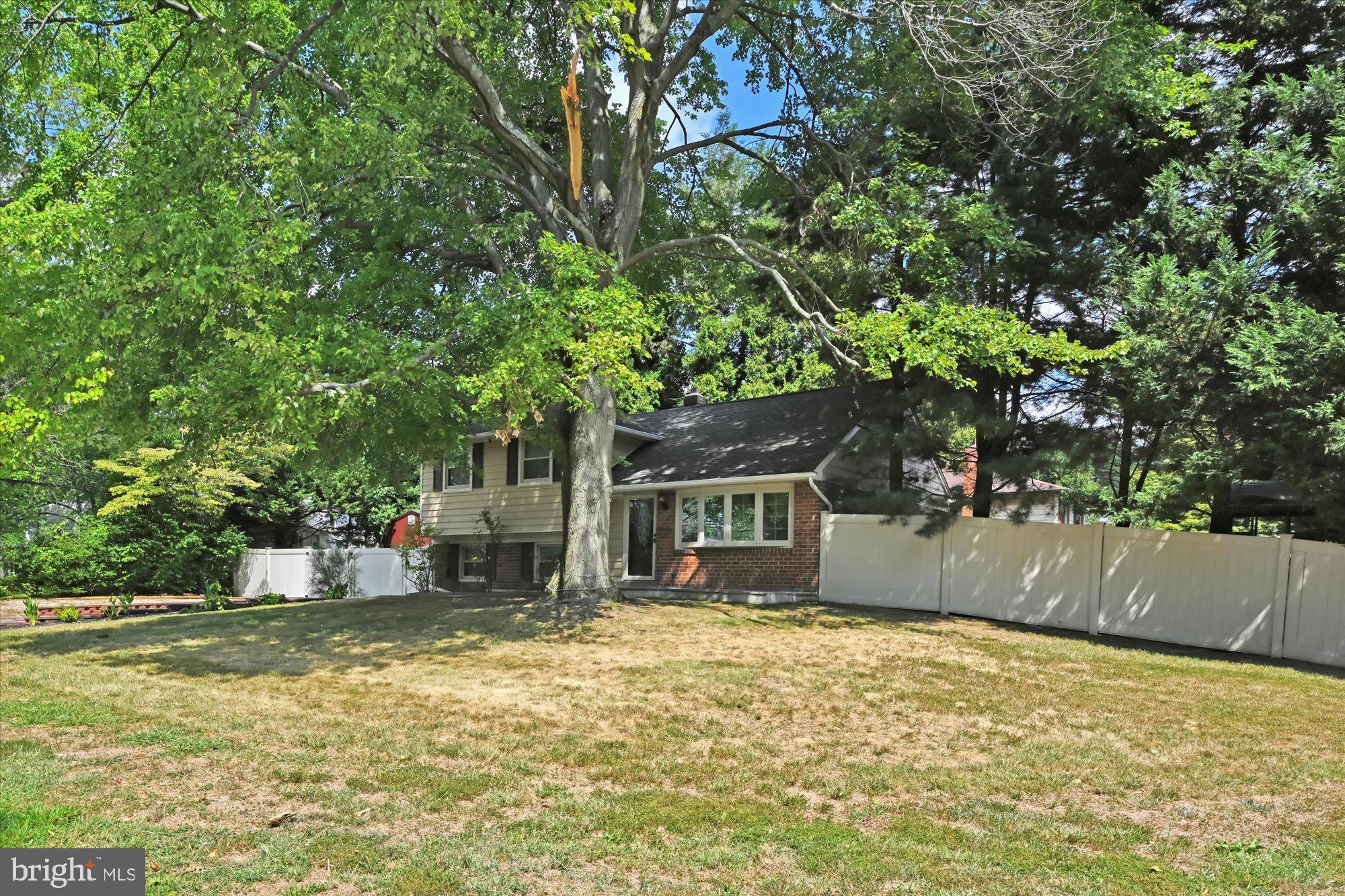 222 Moore Road Wallingford, PA 19086 - Photo 3 of 32