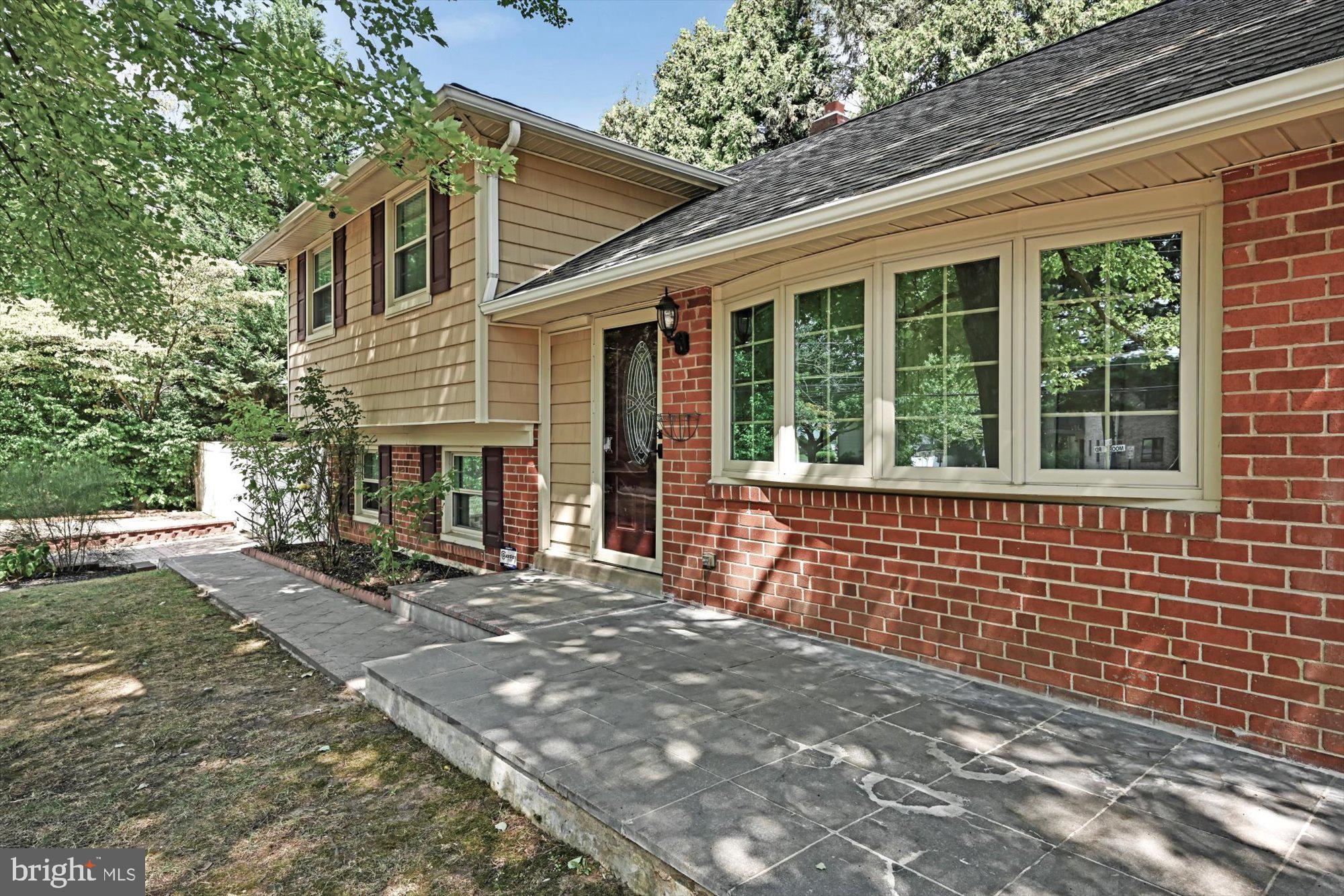 222 Moore Road Wallingford, PA 19086 - Photo 4 of 32