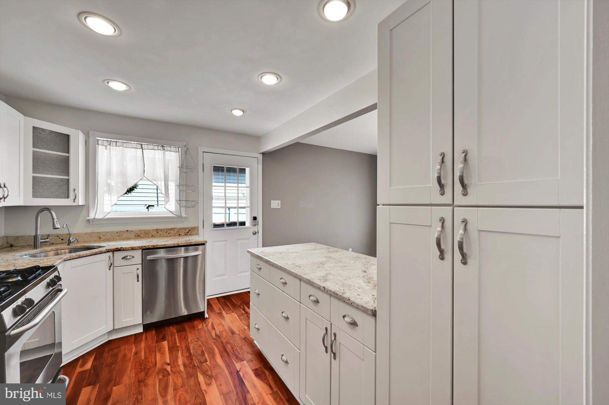 222 Moore Road Wallingford, PA 19086 - Photo 10 of 32