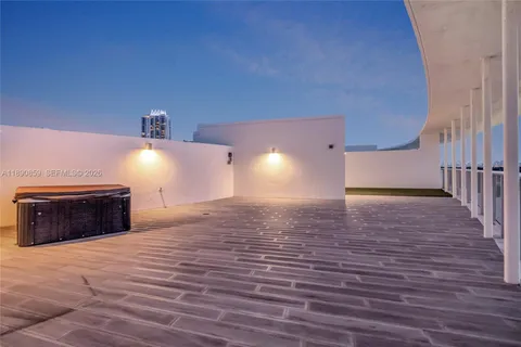 $1,995,000 | 6620 Indian Creek Drive, Unit PH711, Miami Beach, FL 33141