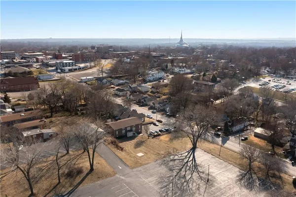 $950,000 | 525 North Osage Street, Independence, MO 64050