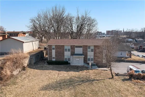 $950,000 | 525 North Osage Street, Independence, MO 64050