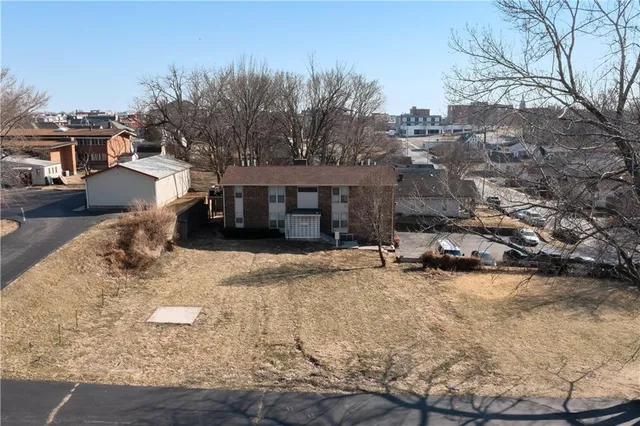 $950,000 | 525 North Osage Street, Independence, MO 64050