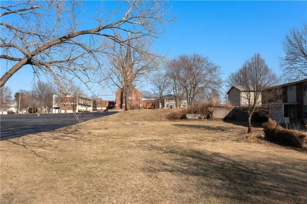 $950,000 | 525 North Osage Street, Independence, MO 64050