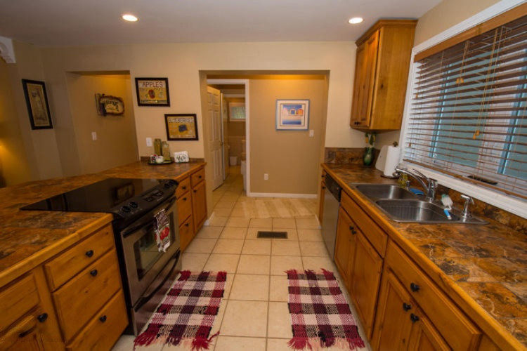 61200 Lenawee Road Cassopolis, MI 49031 - Photo 40 of 59 61200 Lenawee Cass Kitchen (5)