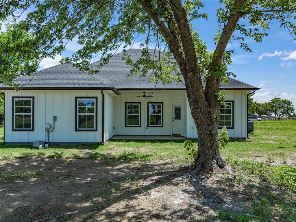 1569 Well Service Road Bowie, TX 76230 - Photo 31 of 40