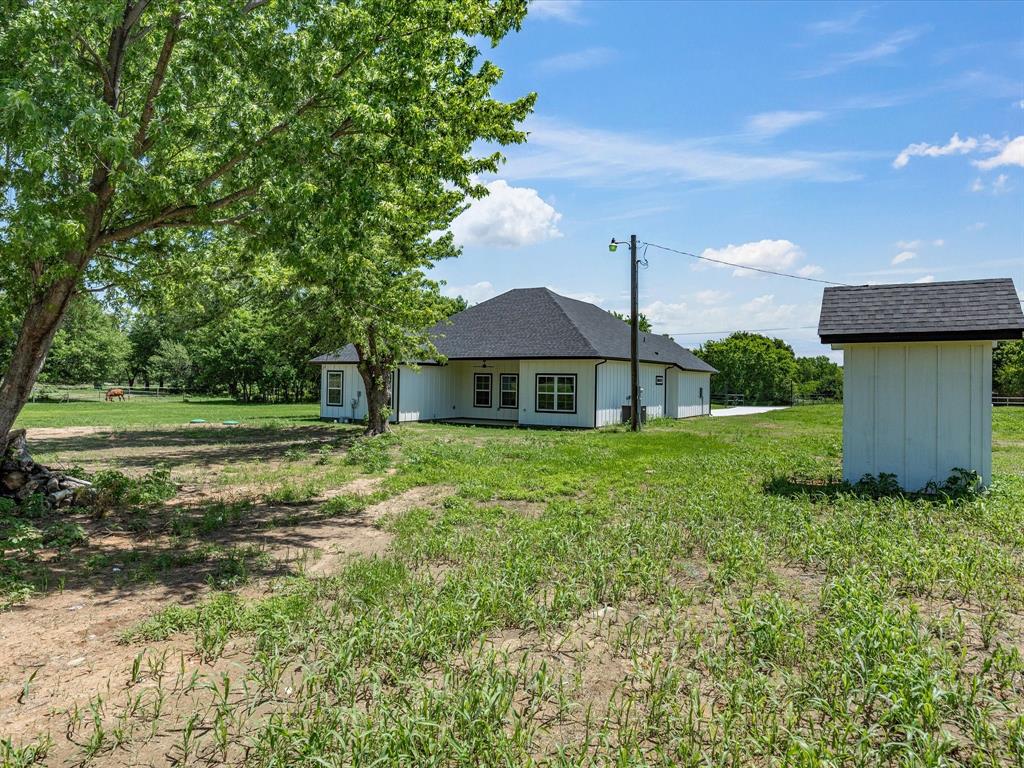 1569 Well Service Road Bowie, TX 76230 - Photo 33 of 40