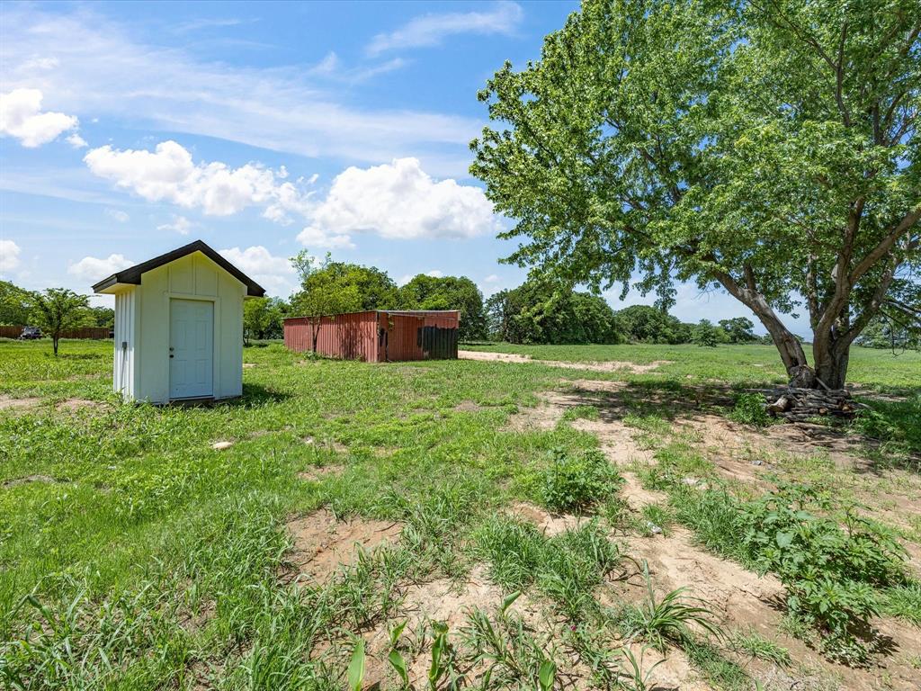 1569 Well Service Road Bowie, TX 76230 - Photo 37 of 40