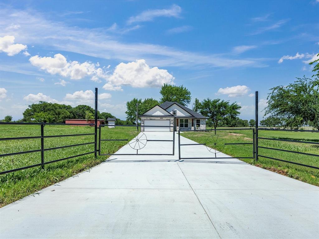 1569 Well Service Road Bowie, TX 76230 - Photo 6 of 40