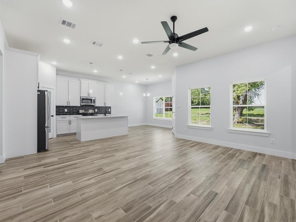 1569 Well Service Road Bowie, TX 76230 - Photo 7 of 40