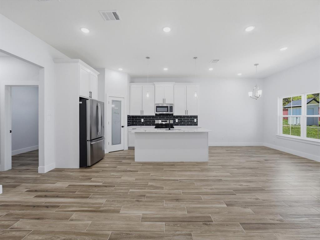 1569 Well Service Road Bowie, TX 76230 - Photo 8 of 40