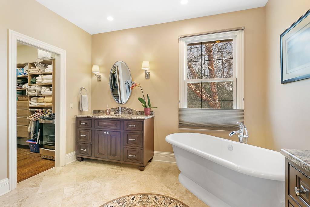 385 Spring Creek Road Barrington Hills, IL 60010 - Photo 29 of 53 a bathroom with a tub sink and mirror