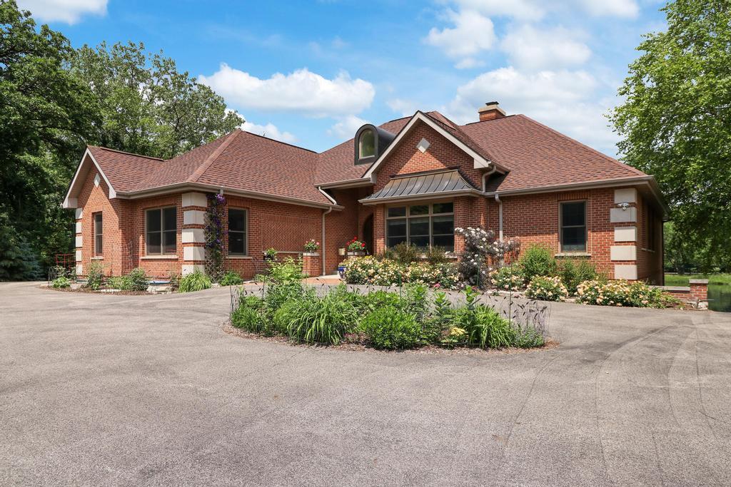 385 Spring Creek Road Barrington Hills, IL 60010 - Photo 5 of 53 front view of a house with a yard