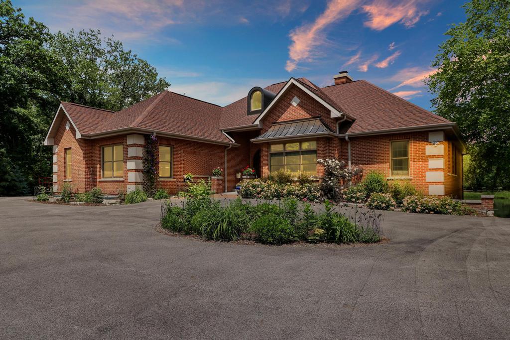 385 Spring Creek Road Barrington Hills, IL 60010 - Photo 51 of 53 a front view of a house with garden