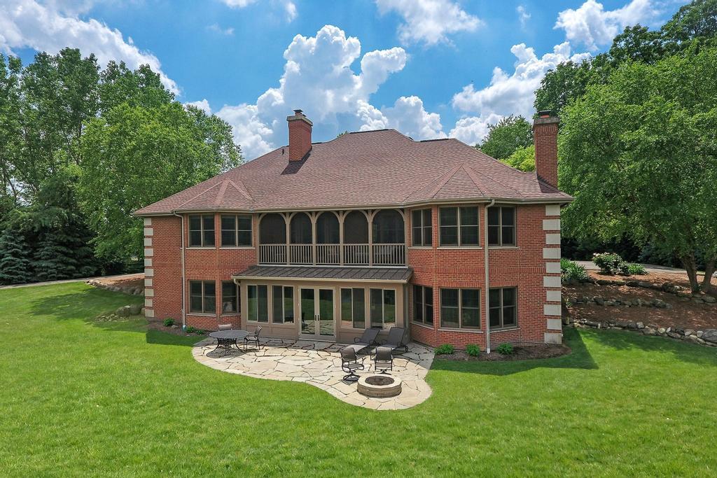 385 Spring Creek Road Barrington Hills, IL 60010 - Photo 9 of 53 a house with swimming pool in front of it