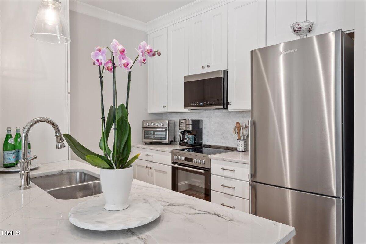 605 Smedes Place, Unit B Raleigh, NC 27605 - Photo 2 of 16