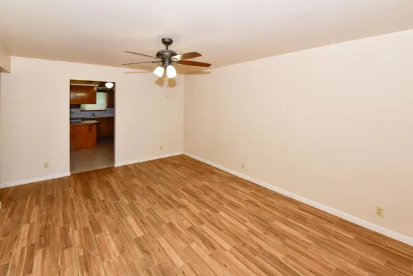 $1,495 | 439 East Brown Road, Mesa, AZ 85203