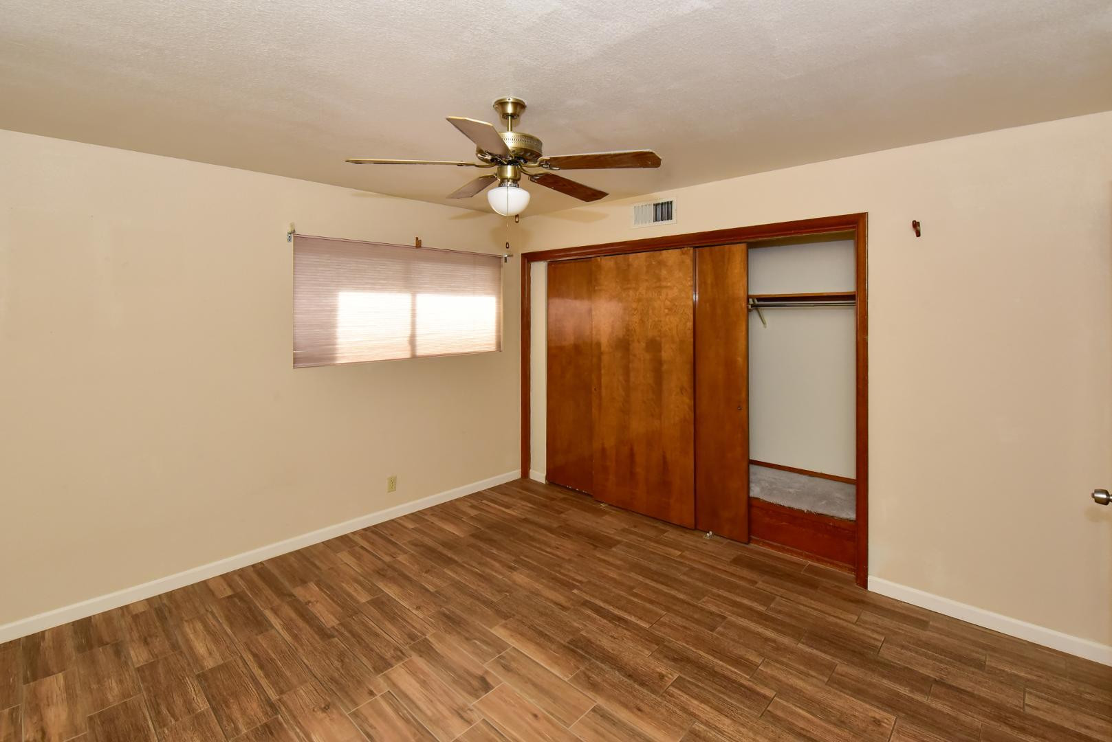 439 East Brown Road Mesa, AZ 85203 - Photo 4 of 17 Photo #4