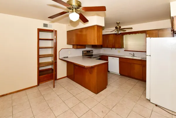 $1,495 | 439 East Brown Road, Mesa, AZ 85203