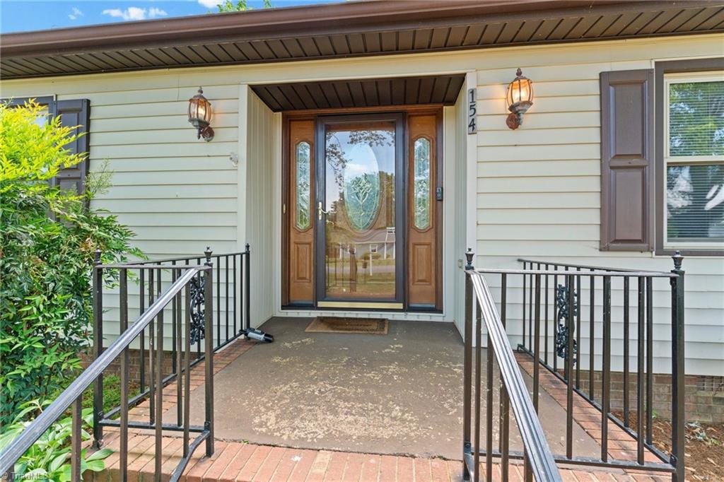 154 Meadowview Road Mocksville, NC 27028 - Photo 3 of 29