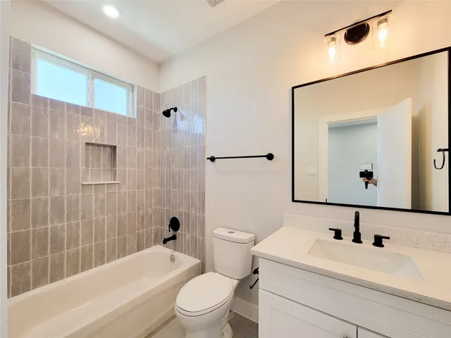 $2,750 | 905 Quitman Street, Unit C, Houston, TX 77009