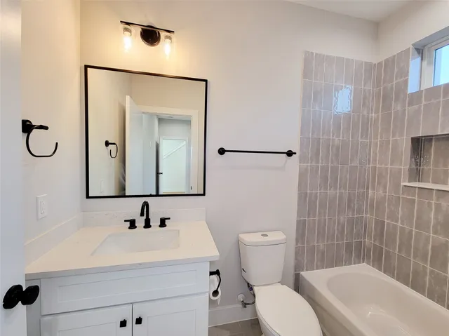 $2,750 | 905 Quitman Street, Unit C, Houston, TX 77009