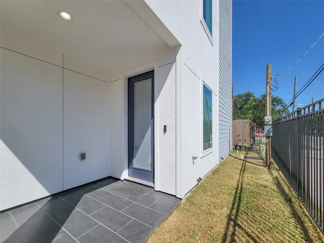 $2,750 | 905 Quitman Street, Unit C, Houston, TX 77009